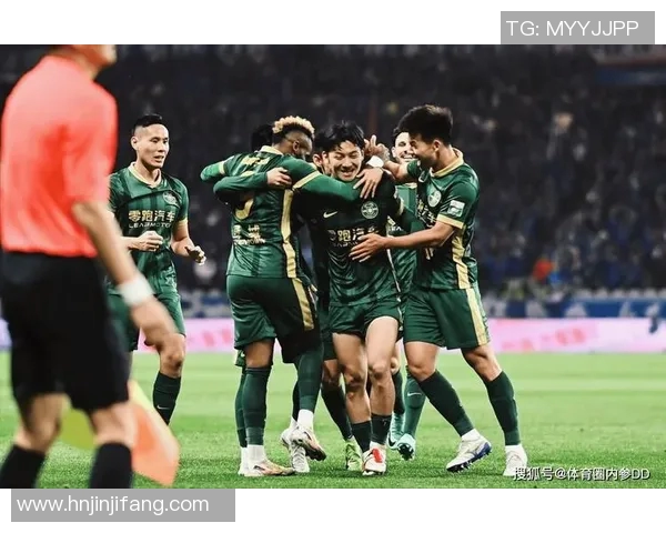 中国足球后卫明星的崛起与荣耀探秘：谁是最强之选